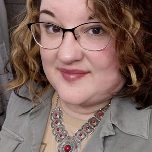 Meet your Posher, Carolyn